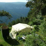 Camping aux portes du sauveterre vue sur les gorges du tarn